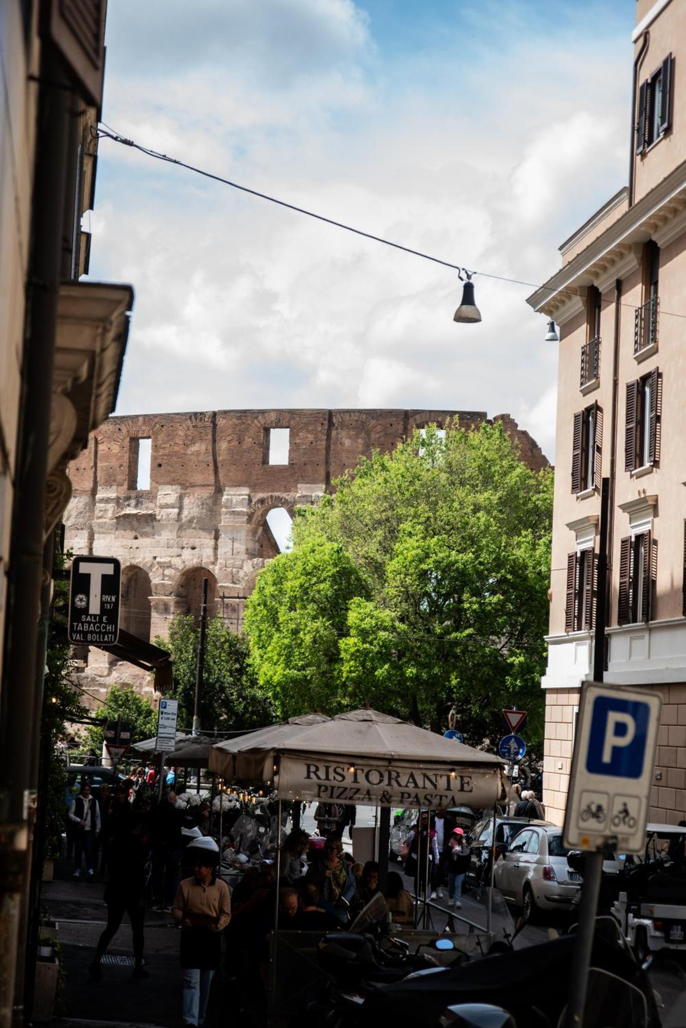 Oliviero - Colosseum View With Terrace Apartment Rom